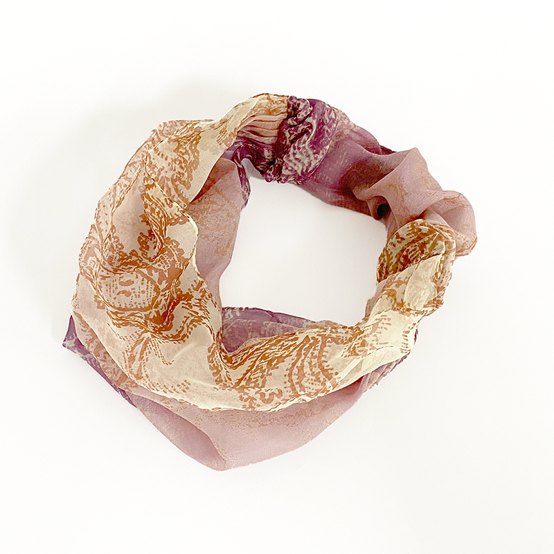 日本製 横浜シルクKINUWAリングスカーフ グラデーションペイズリー柄