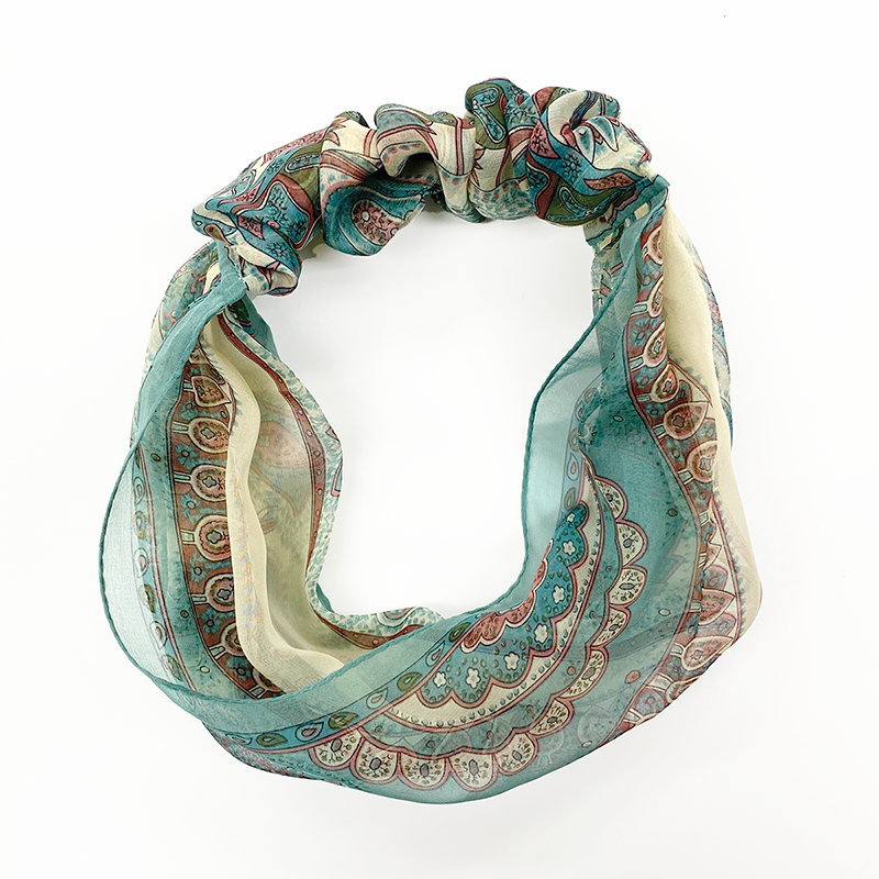 日本製 横浜シルクKINUWAリングスカーフ アラベスク柄