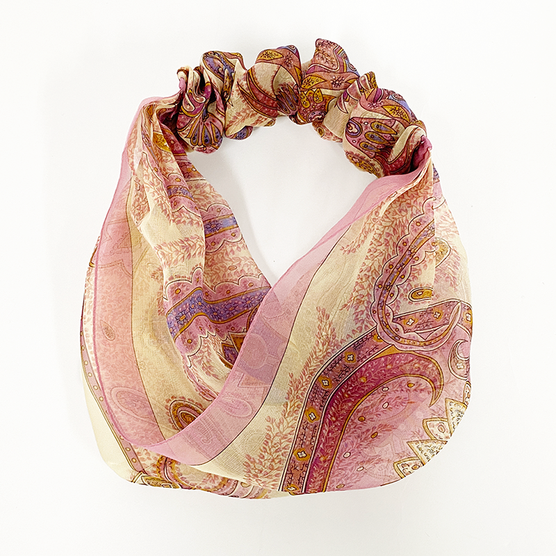 日本製 横浜シルクKINUWAリングスカーフ アラベスク柄